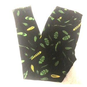 TC LULAROE LEAF LEGGINGS.